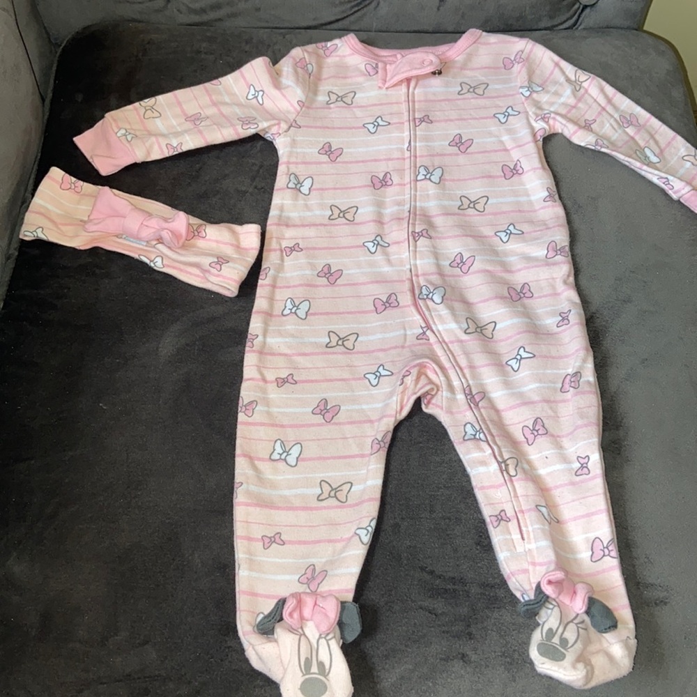 2 piece set size 6 months runs big